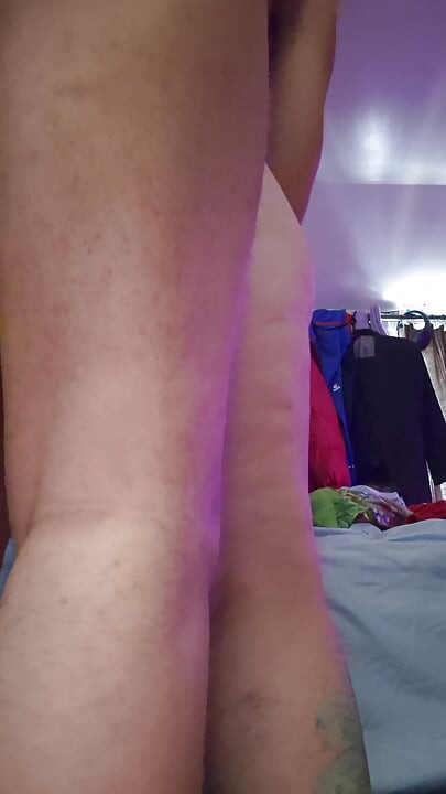 Spreading that ass wide open