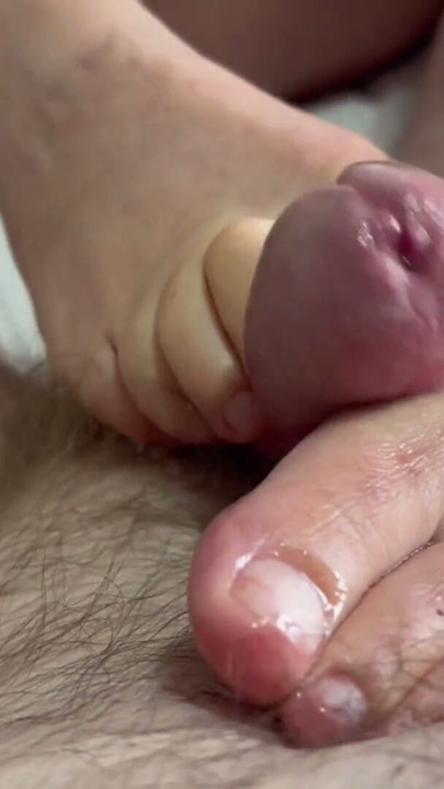 Barefoot POV footjob with natural toes | Clip 1