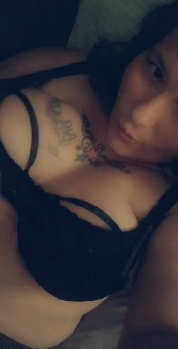White BBW shows pussy