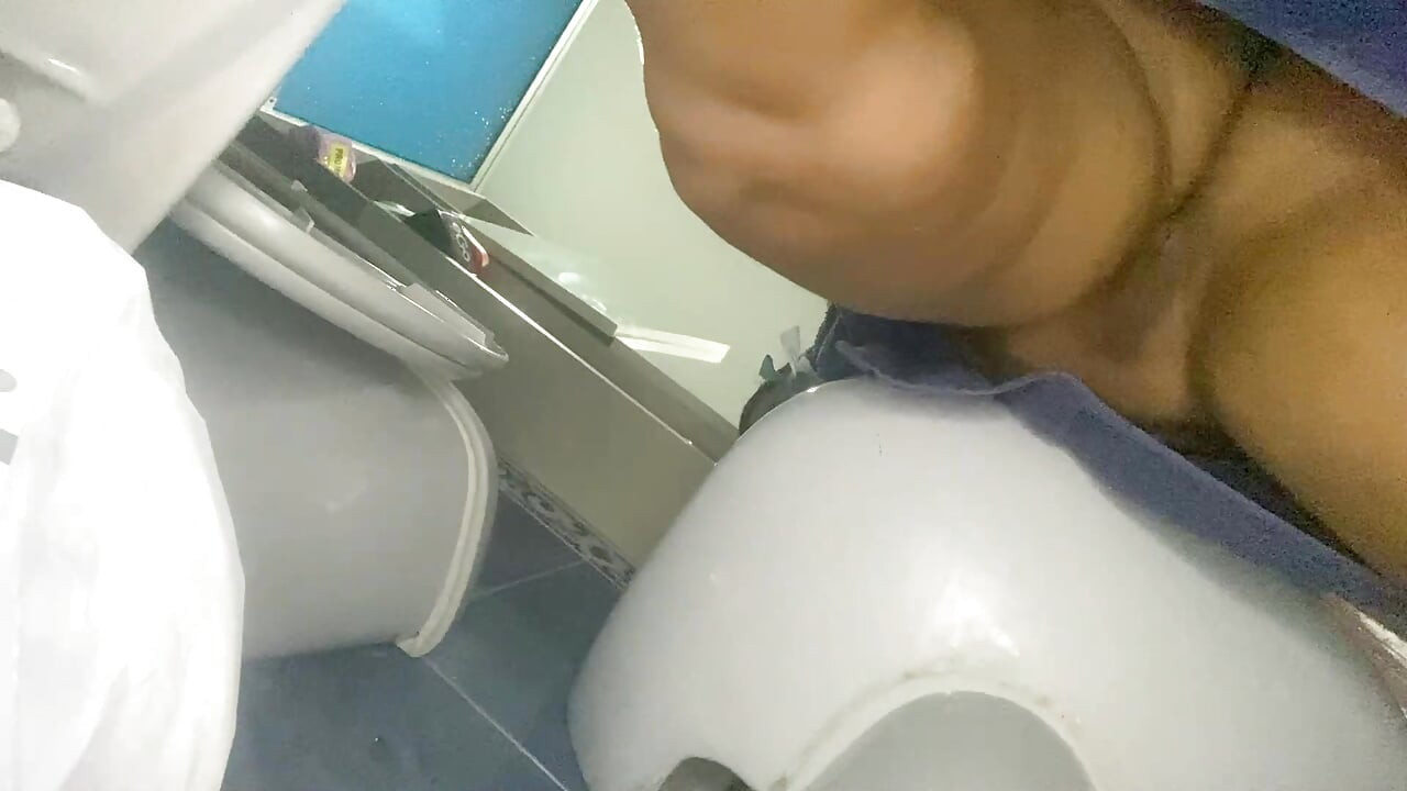 I catch my stepmom in the bathroom