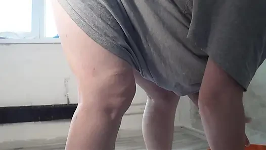 A milf does renovations without panties 1