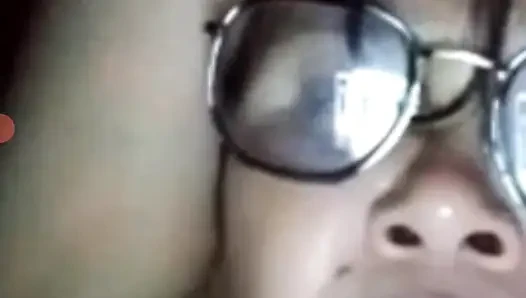 Kendi kendime zevk alıyor, amımı parmaklıyorum
