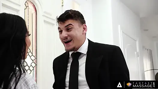 Fantezi masajı - Danae Mari bakış açısıyla kaygan Nuru sikişi için büyük memeler ve dövmeli vücut kullanıyor