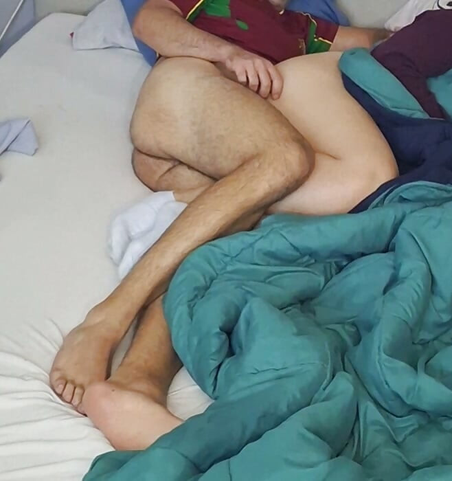Fucking her pussy while she watches tv