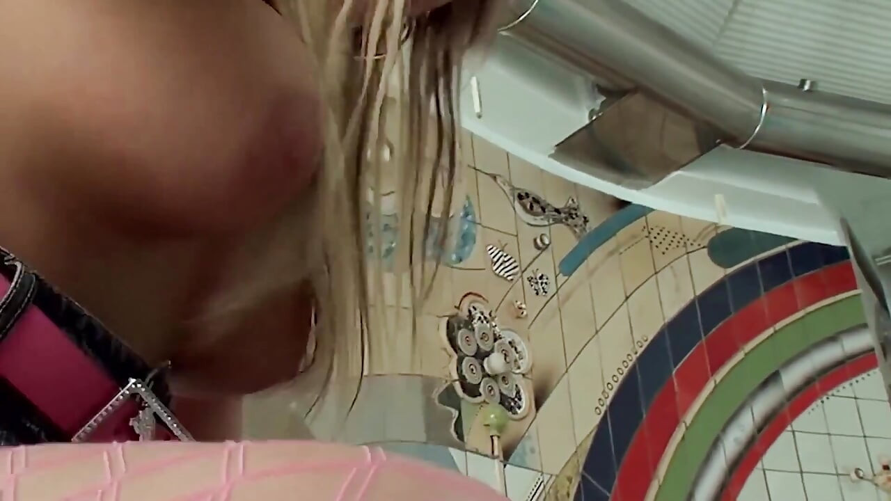 Anal underbar scen-4_blonde i underkläder Angela njuter av analsex i jacuzzin