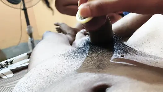 Hintli desi yeni çift sert sikişiyor ve acıyla sikişiyor tam seks