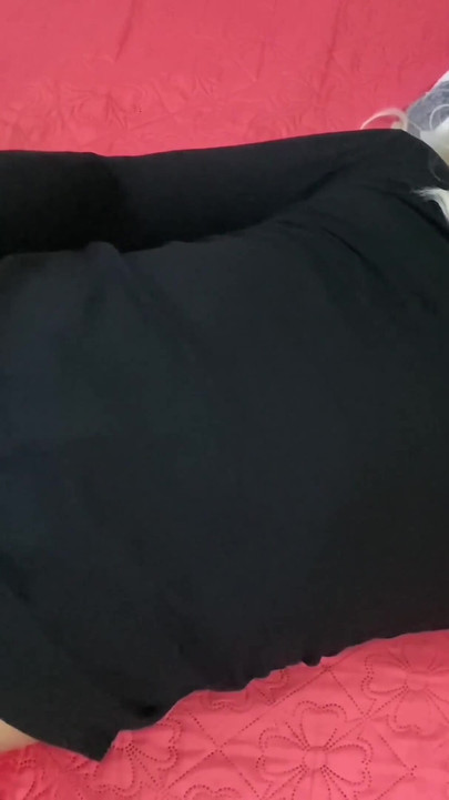 สาวร่านข้ามเพศช่วยตัวเองและน้ําแตกบนเว็บแคม