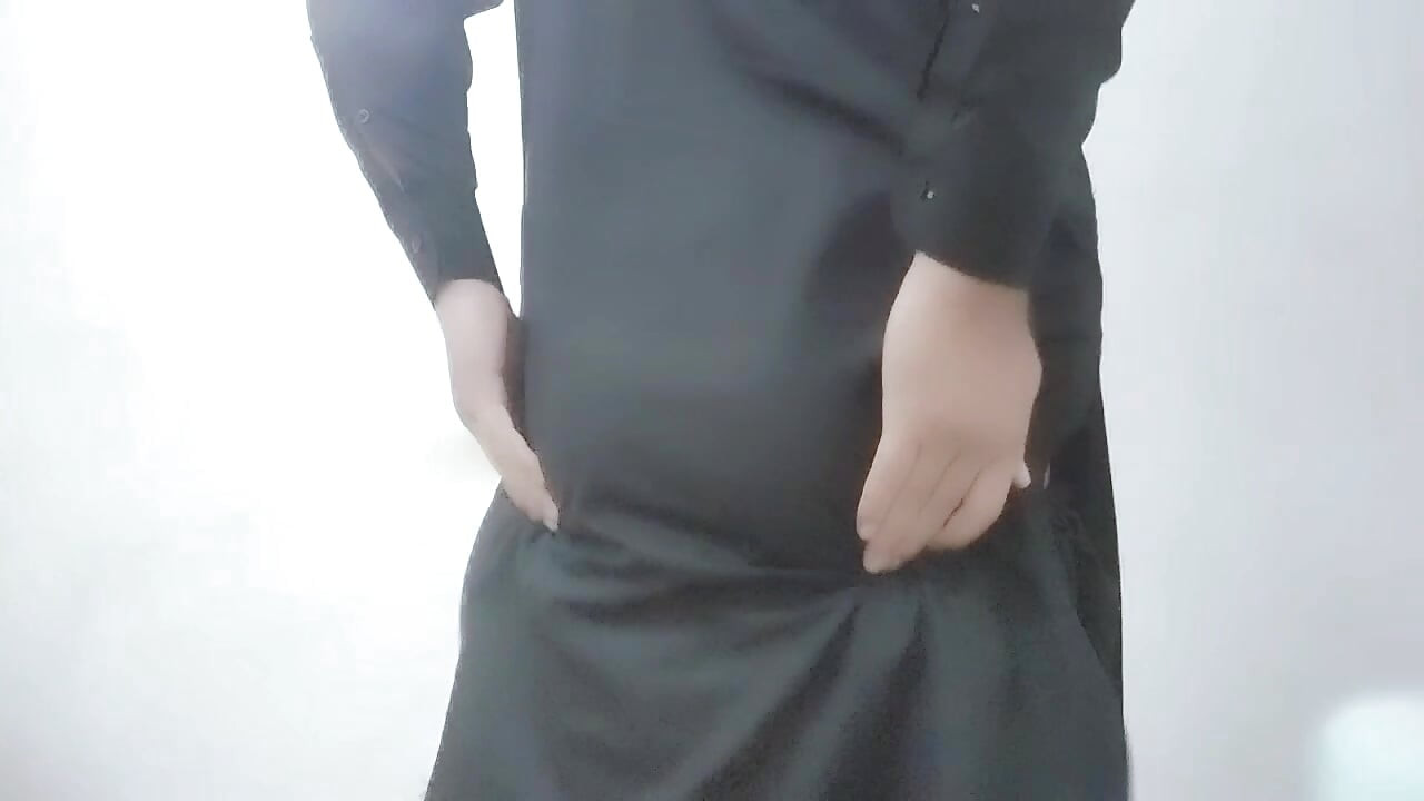 Desi Pakistani pathan thirsty big ass show naked
