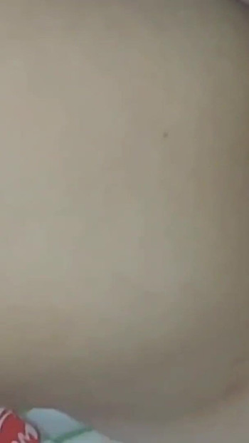 « Chaque matin, je visite la chambre de ma belle-fille, je joue avec sa mini chatte et j’aime ses seins ! »