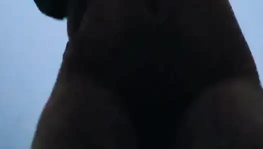 Pinay petite wird im öffentlichen badezimmer immer noch stöhnen und dirtytalk gefickt