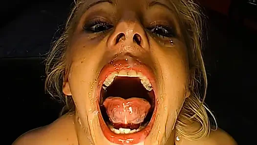 Машина С Глубокой Глоткой Tinchen Давится Мясистыми Членами