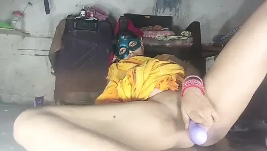 Big pussy sister-in-law put finger in pussy, put dildo and took out pussy water Hindi audio masturbation
