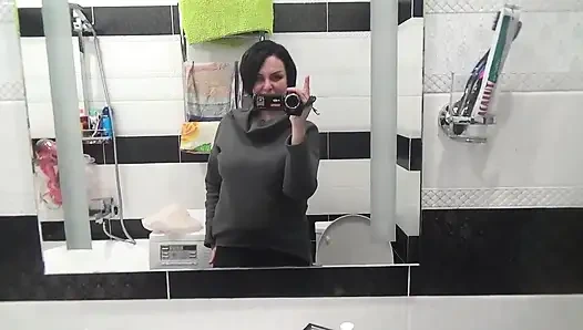 Kate много писает с волосатой киской после долгого отчаяния