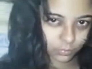 Gadis manis bangladesh sedang meraba vagina