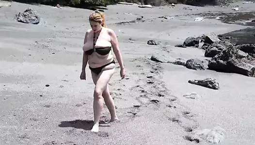 Huge boobs beach babe squirts in the sand