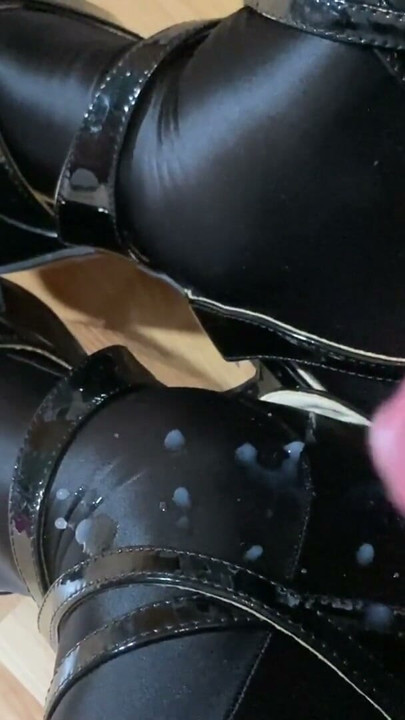 Găng tay cao su, spandex và giày cao gót | Đoạn video ngắn 1