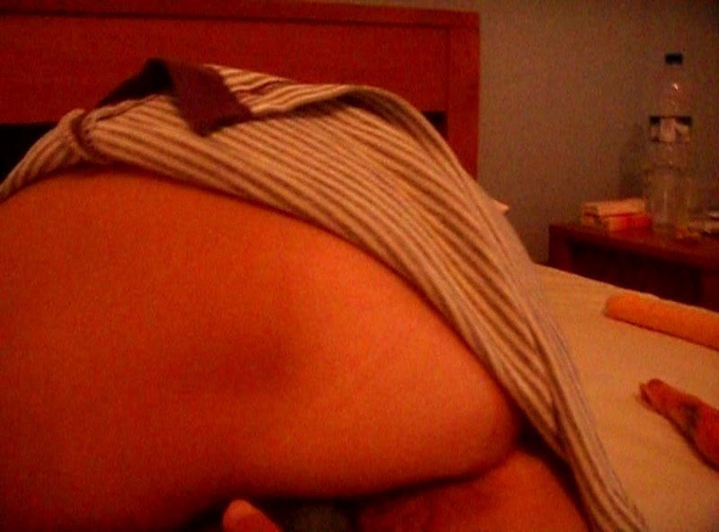 Playing with wifes pussy