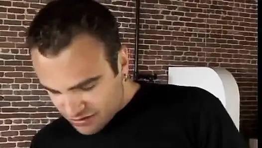 Üç adam siyah bir sürtüğü sikip döllemesi için takım oluyor