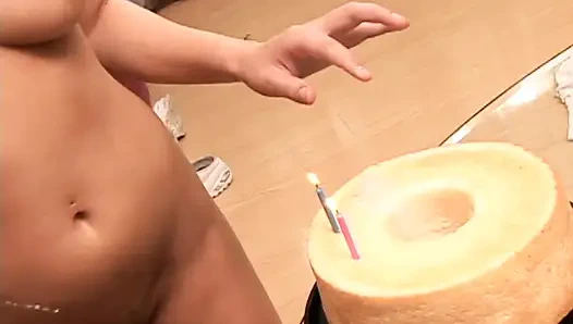 Красивую горячую милфу трахает его друг жестким хуем