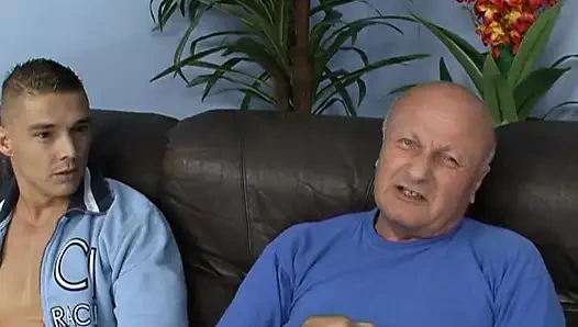 Kakek baru kencing - george - misi - sarah