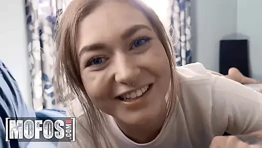 Mofos - azgın ve yapışkan kız arkadaş Callie Black her deliğe doldurulmak için yalvarmayı bırakamıyor