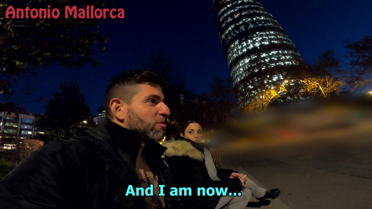 在我丢了airbnb后，热辣的大屁股西班牙人邀请我去她的酒店房间