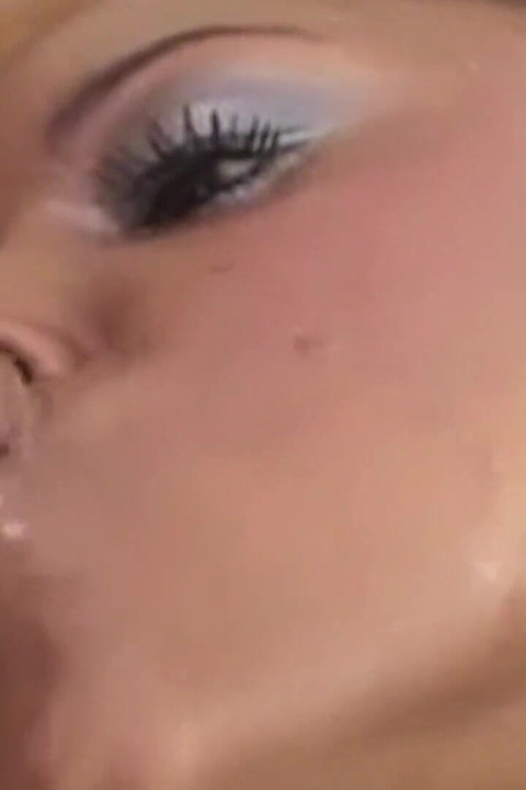 Η κωλαρού Marie Luv στριμώχνεται ανάμεσα σε διαφυλετικούς πεινασμένους άνδρες σε διπλή διείσδυση ομαδικού σεξ.