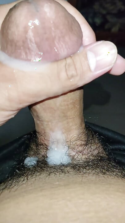 Wet blowjob in living room make me cumshot