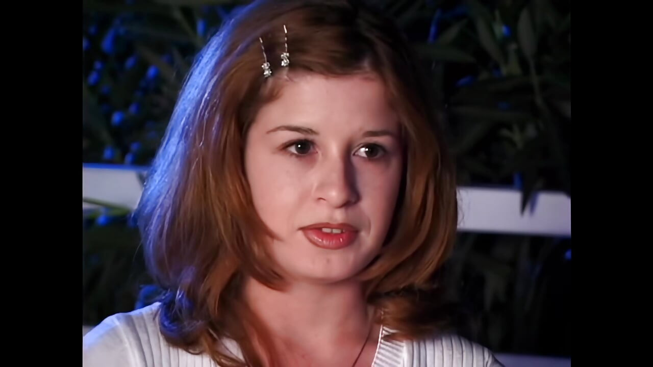 Mladu zgodnu riđokosa lixx jebe veliki zreli kurac