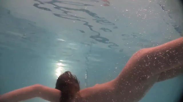 Beautiful exquisite body teen Natalia Kupalka swimming naked