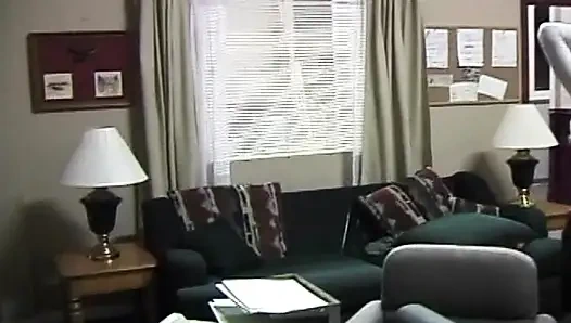 Студентка делает все возможное, чтобы угодить учительнице в любительском видео