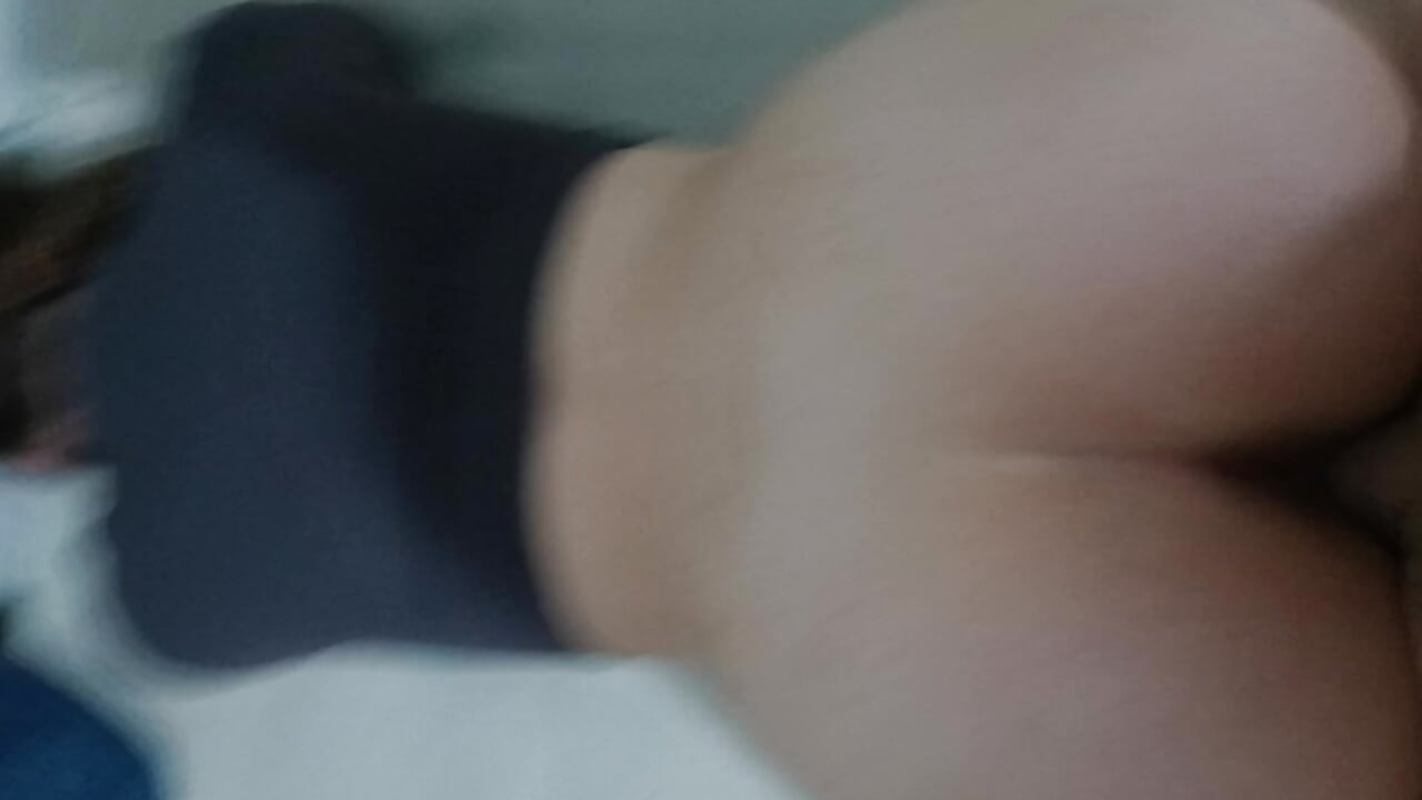 मेरा करीबी दोस्त मुझे जोर से चोद रहा है