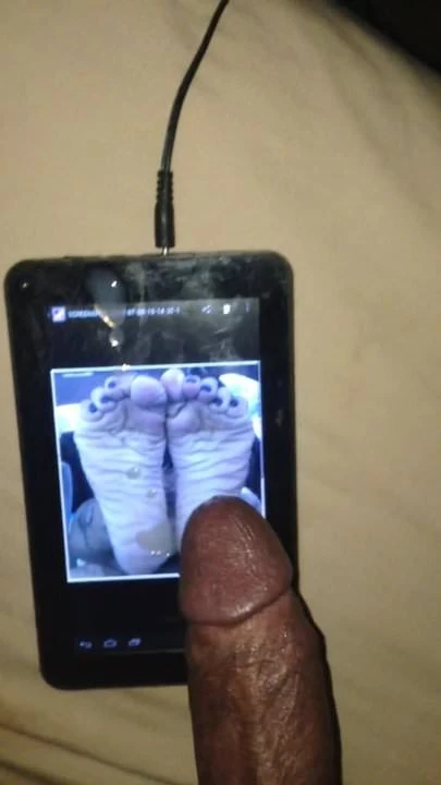 Snowyarches feet cum tribute 3 (splash shot)