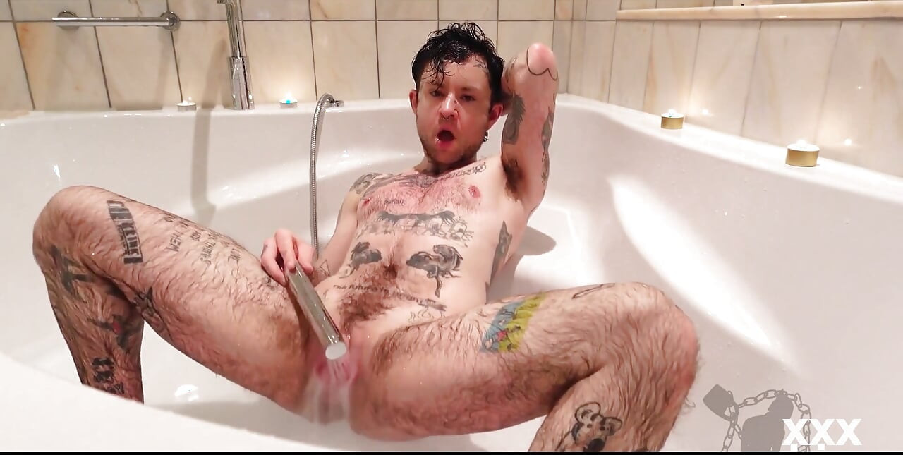Tattooed Ftm in the Bath! Pink Pussy XXX Skips Lets You Watch