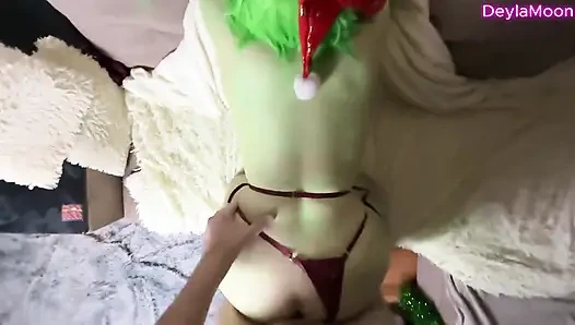 Der Grinch nahm das Geschenk an und wurde gefickt.