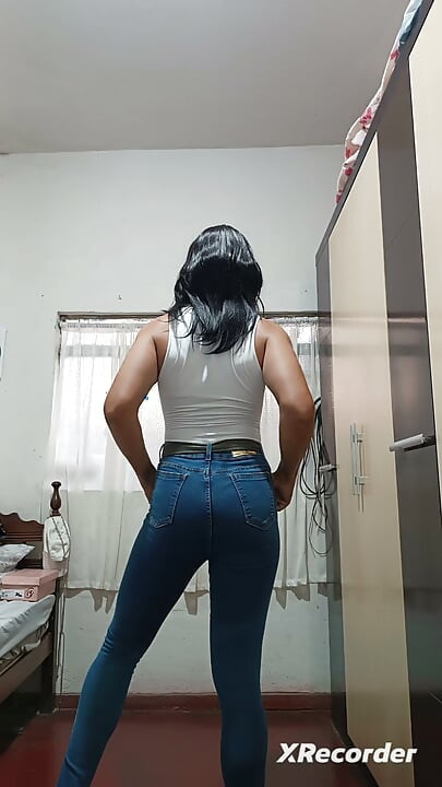 Slatke noge u farmerkama i helankama