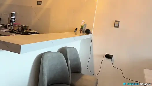 Üvey kardeşim, ödevime yardım eder misin? Zor zamanlar geçiriyorsun!