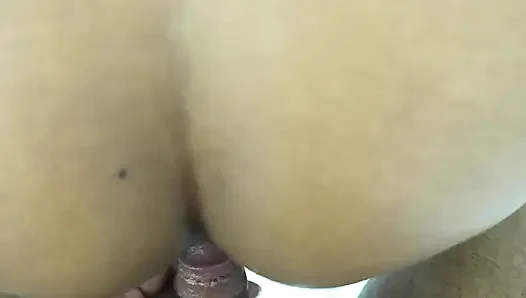 pati ne aaj patni ko choda kichan me bartan saf karte uhe