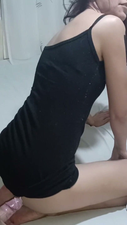 Crown seduces her own friend's girlfriend while resting | Clip 3