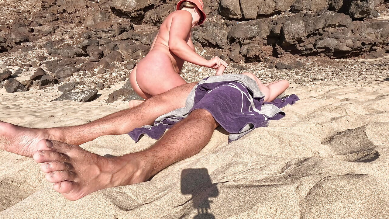 Håndklædehemmelighed - Jeg hjalp ham med at komme under strandhåndklædet
