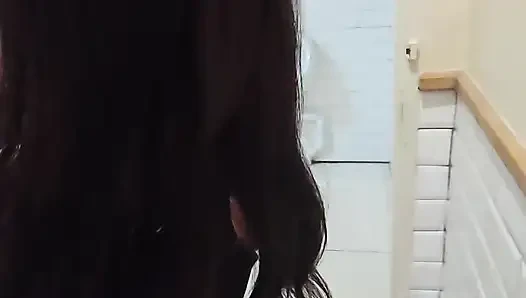 Risky real sex in restaurant bathroom with hot amateur couple