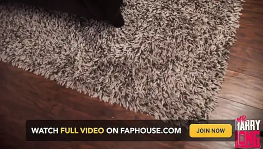 Pantat bahenol cewek ini dientot habis-habisan sama besar sampai matanya menerang keen