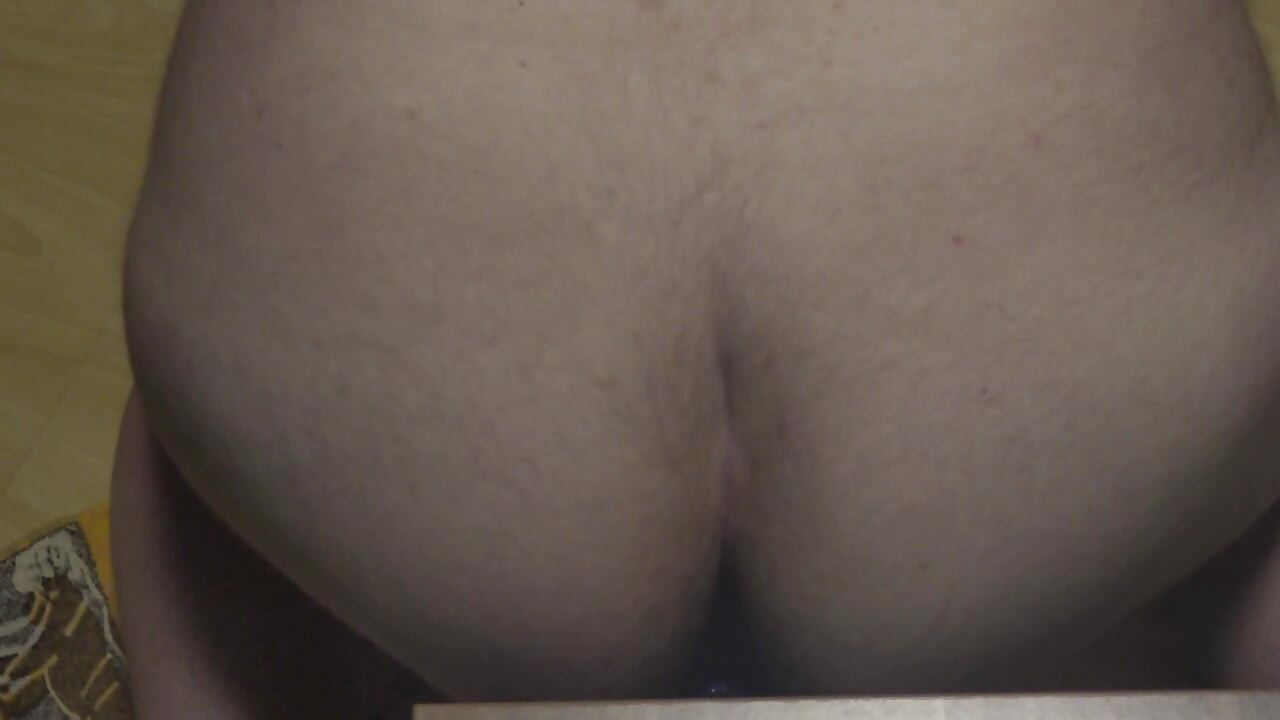 Trying to Fit This Massive Lizard Dildo in My Tight Ass