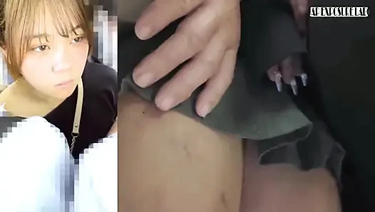 Cewek semok ini lagi asik ngentot strap-on sampai lubangnya menggoda! Fingering memeknya bikin cewek ini menjerit, edisi khusus!