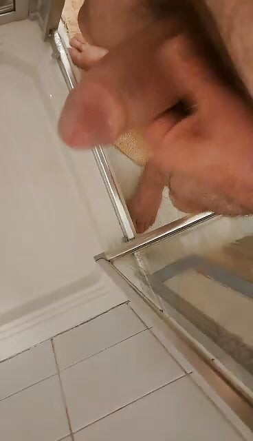 Honění mého velmi tlustého ptáka ve sprše