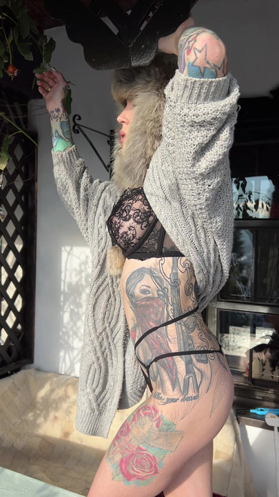Look closer, my ass wants attention 💕