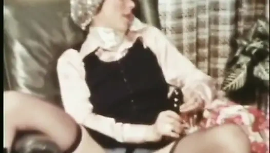 Lezbiyenler üçlü amcık yalıyor nostaljik amcık sikişi