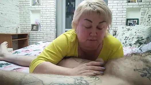 Kayınvalidem geceleri beni saksoyla uyandırdı ve boşalmamı izledi