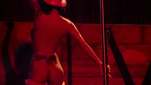 Азиатскую Крошку Двойным Проникновением Мускулистые