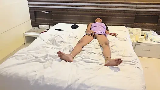Hintli desi kız ko makyaj karte karte choda
